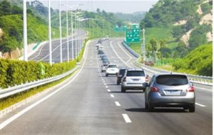 中國廣東省深圳市清平高速道路照明